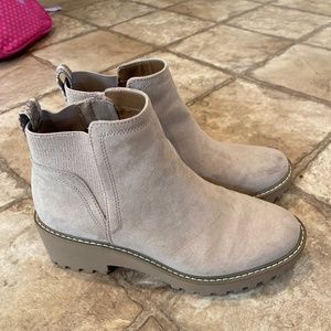 Universal threads Womens size 7.5 boots
